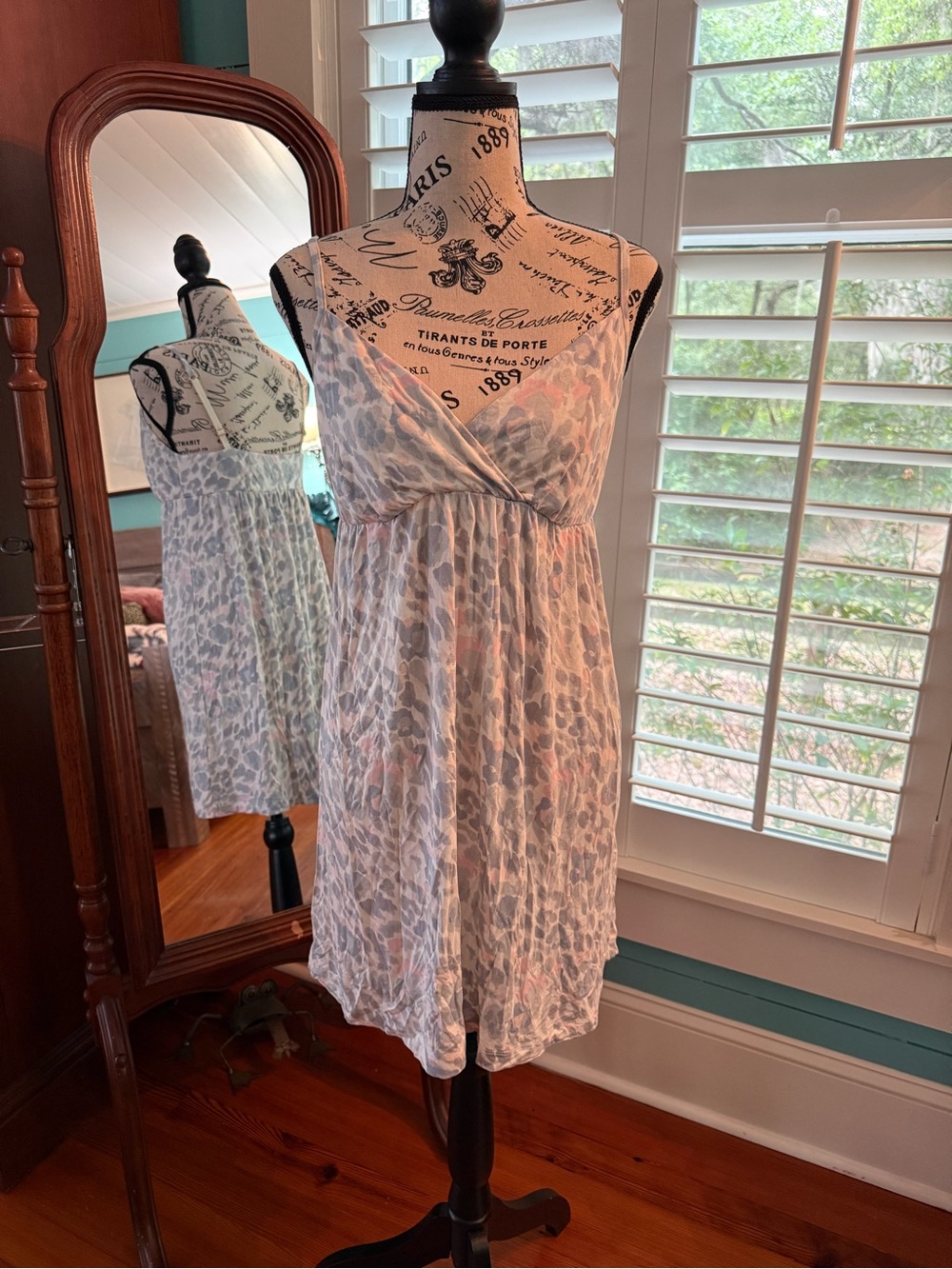 Soma Light Pink & Gray Leopard Print Sleeveless Nightgown